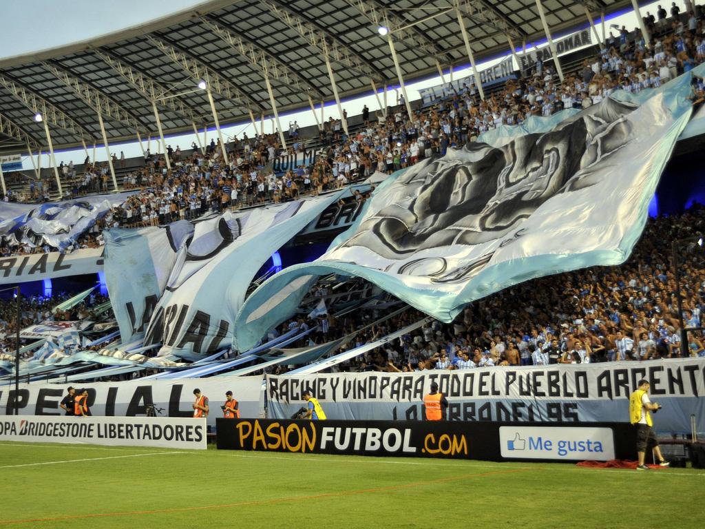 Hinchada del Racing Club en el estadio Presidente Perón. (Foto: Imago) Hinchada del Racing Club en el estadio Presidente Perón. (Foto: Imago)