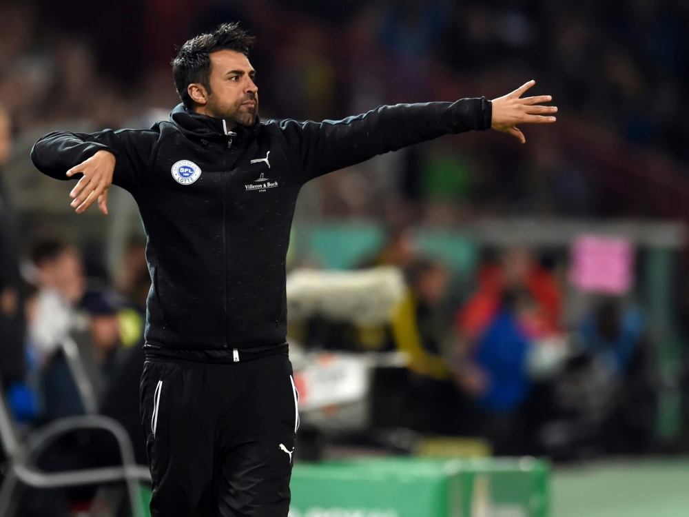 Ismail Atalan darf sich über Fußballlehrer-Lizenz freuen Ismail Atalan darf sich über Fußballlehrer-Lizenz freuen