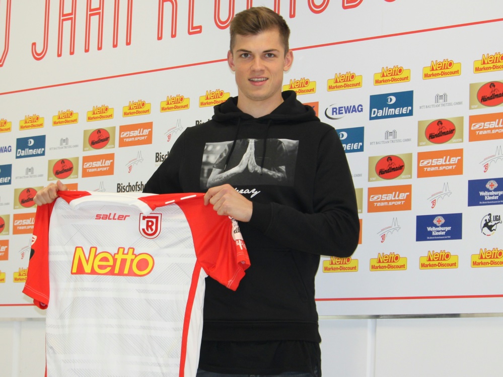 Kevin Hoffmann verlängert bei Jahn Regensburg bis 2018 Kevin Hoffmann verlängert bei Jahn Regensburg bis 2018