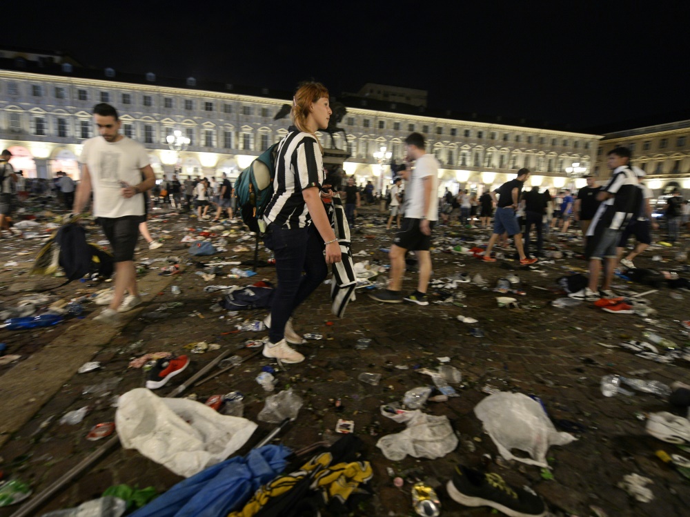 Eine Frau wurde ist nach der Massenpanik in Turin gestorben Eine Frau wurde ist nach der Massenpanik in Turin gestorben