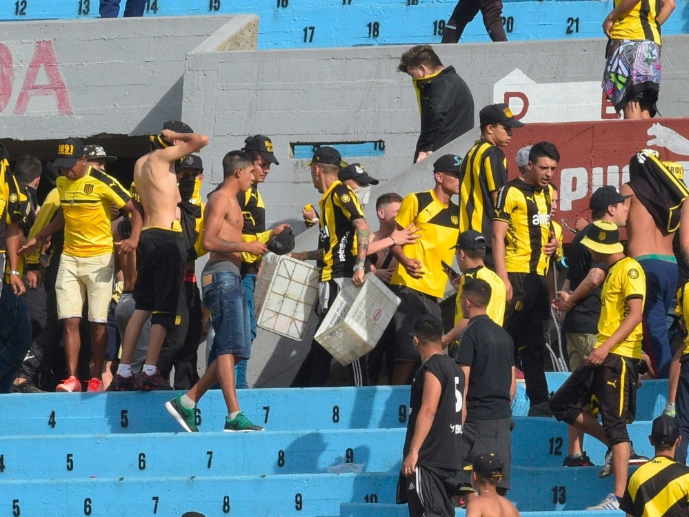 Peñarol-Fans haben in Uruguay für eine Spielabsage gesorgt