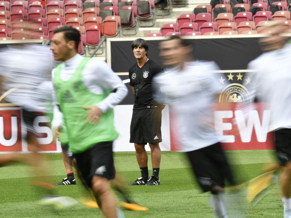 Joachim Löw und sein Team werden sich offenbar erneut in Tirol auf die WM vorbereiten Joachim Löw und sein Team werden sich offenbar erneut in Tirol auf die WM vorbereiten