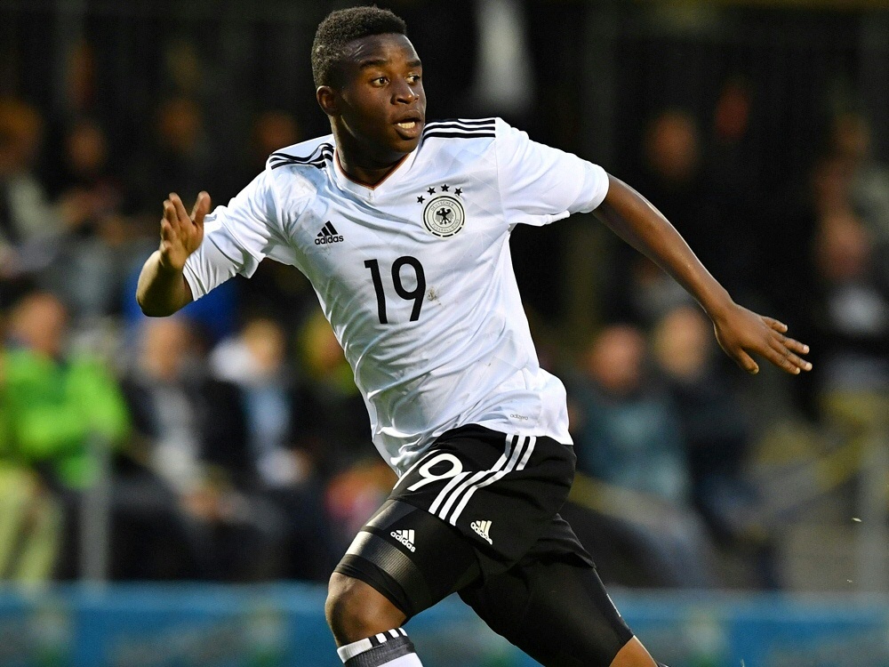 Moukoko im Trikot der deutschen U16-Nationalmannschaft Moukoko im Trikot der deutschen U16-Nationalmannschaft