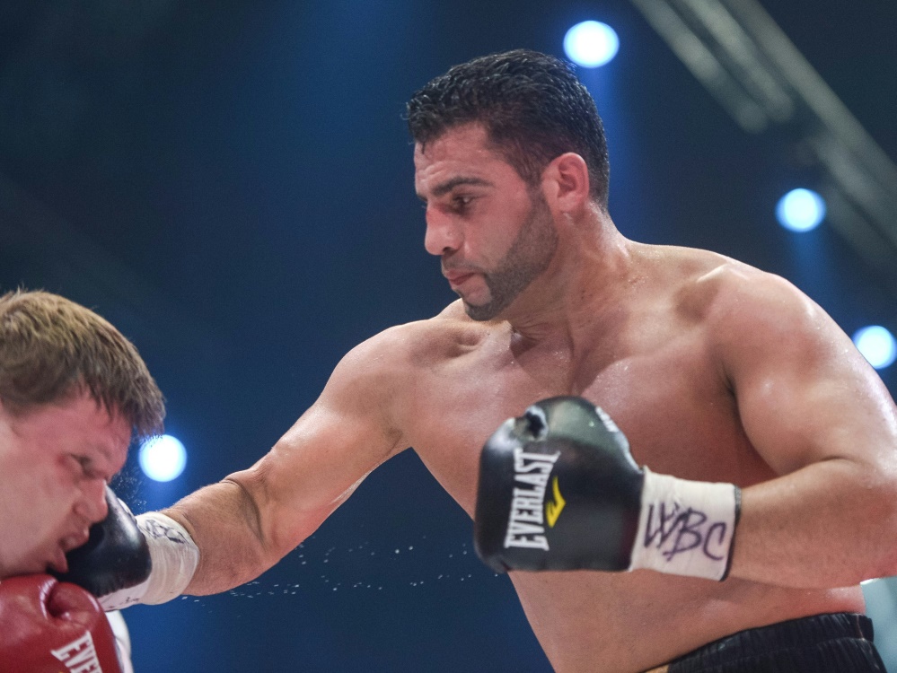 Manuel Charr steht vor seinem Comeback Manuel Charr steht vor seinem Comeback
