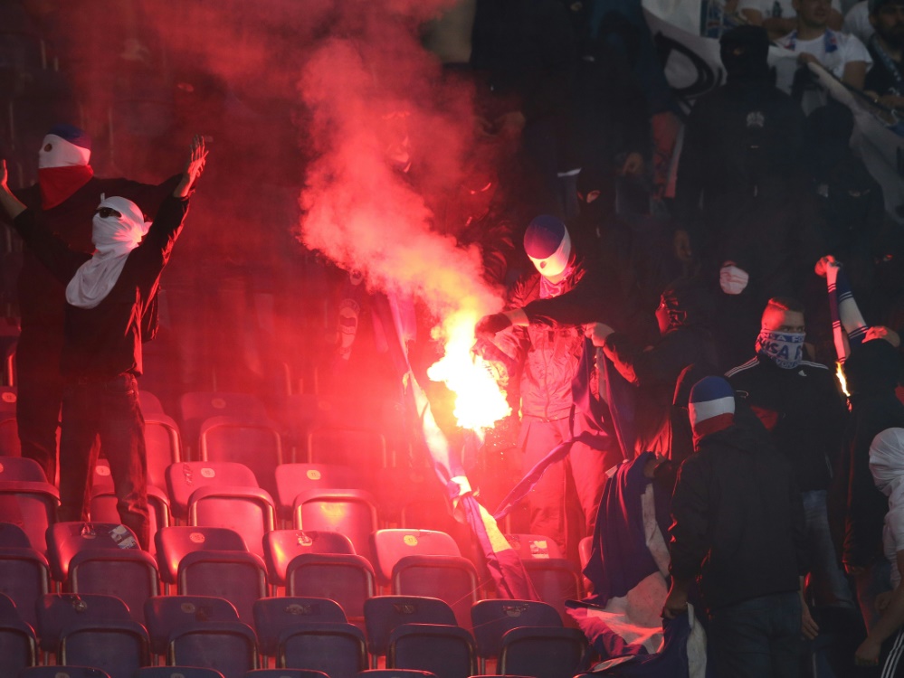 Hansa Rostock zieht erste Konsequenzen für die Fans Hansa Rostock zieht erste Konsequenzen für die Fans