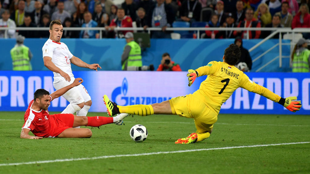 Xherdan Shaqiri erzielt das 2:1 für die Schweiz