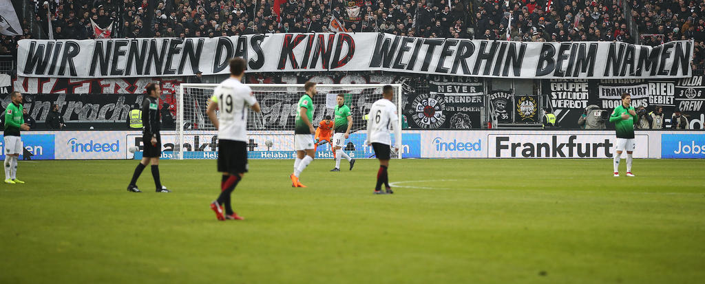 Die Hannover-Fans trugen auch in Frankfurt ihren Protest vor