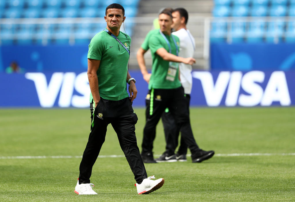 Routinier Tim Cahill inspiziert den Rasen