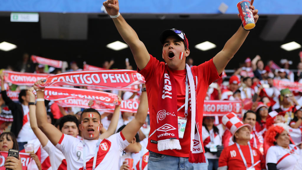 30.000 Peruaner sorgen für herausragende Stimmung auf den Rängen