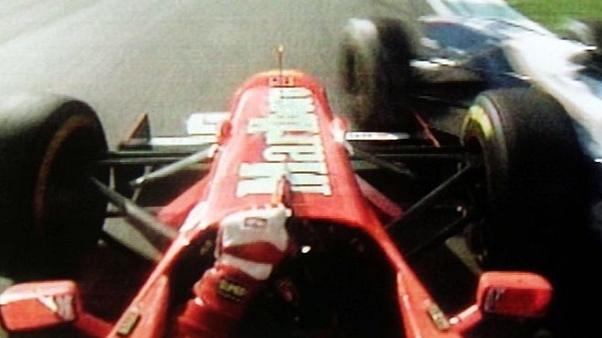 Der legendäre Rammstoß von Jerez: Schumacher (l.) provoziert den Unfall mit Jacques Villeneuve
