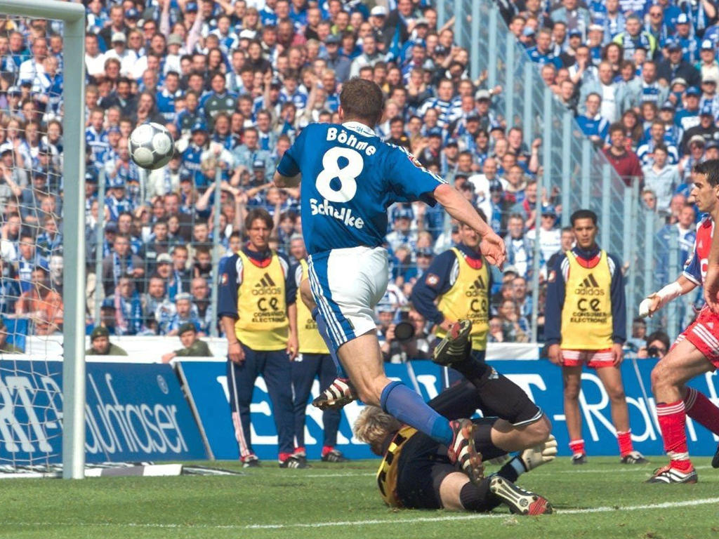 Fc Schalke 04 Die Schwarzeste Stunde Der Vereinsgeschichte Fc Bayern Schnappt Titel 2001 Weg