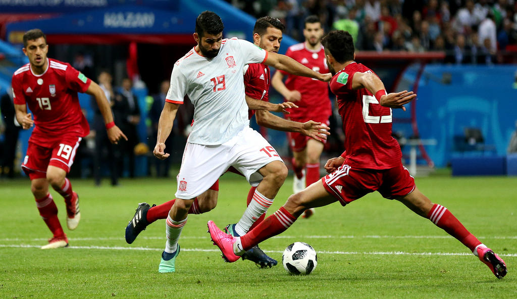 Skurrile Szene: Diego Costa wird angeschossen - und der Ball trudelt ins Tor!