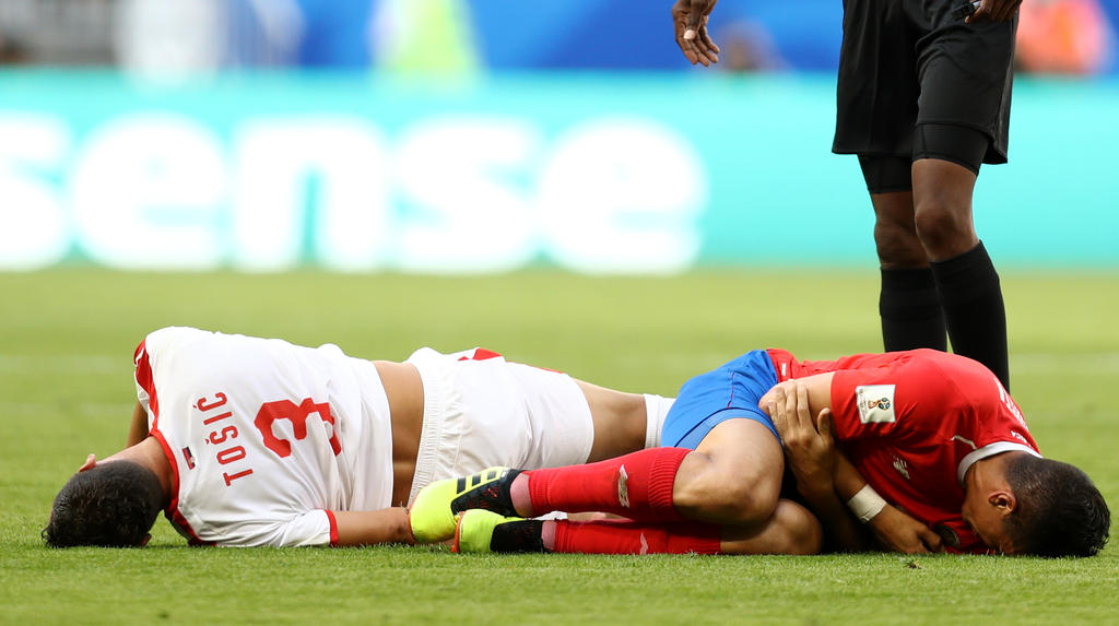 Hart geführte Zweikämpfe in Hälfte eins