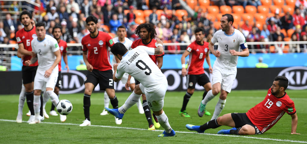 Luis Suárez vergibt die erste große Chance des Spiels