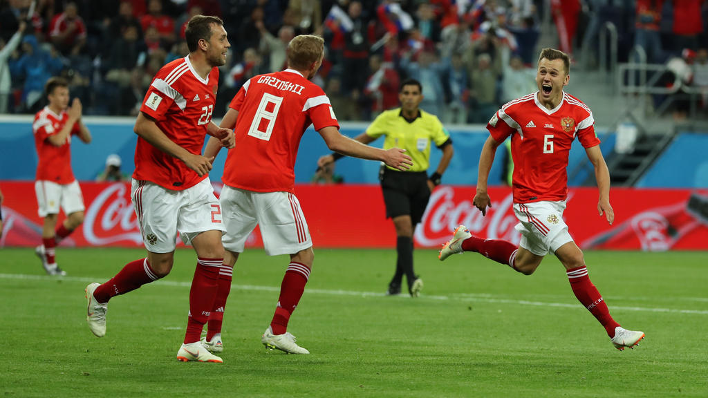 Denis Cheryshev bejubelt seinen Treffer zum 2:0