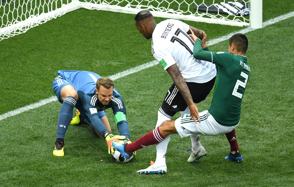 Manuel Neuer greift zu