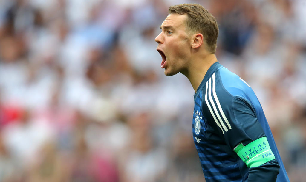 Manuel Neuer ist mit seinen Vorderleuten nicht zufrieden