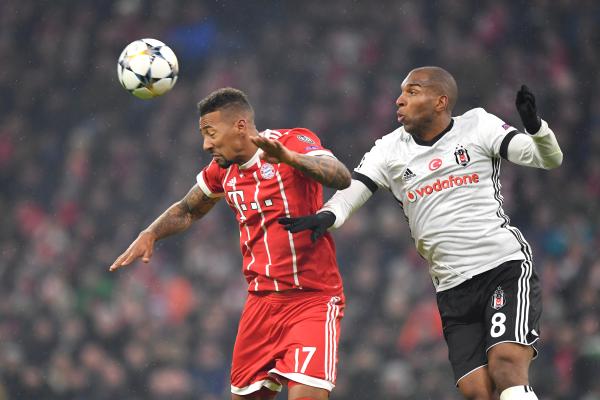 Hatte gegen den FC Bayern oft das Nachsehen: Ryan Babel (re.)