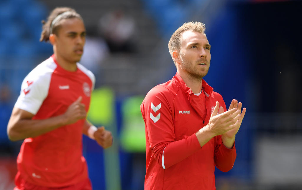 Große Hoffnungen ruhen bei den Dänen auf Christian Eriksen (r.)