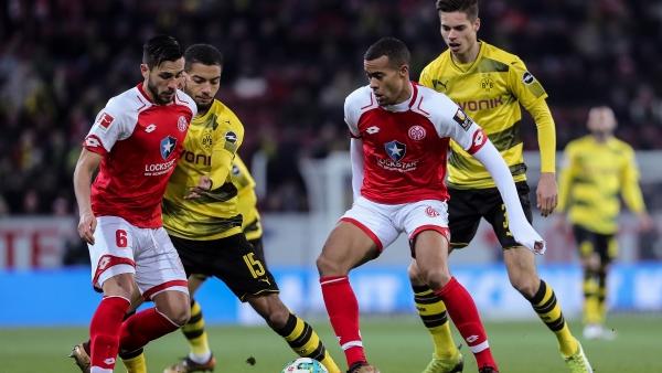 In Mainz startete Weigl (h. rechts) seinen Aufwärtstrend