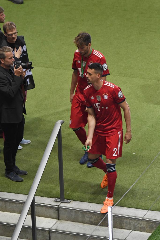 Sandro Wagner wirft seine Medaille ins Publikum