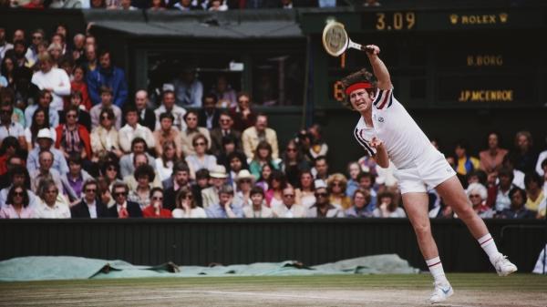John McEnroe in Aktion beim Wimbledon-Finale 1980