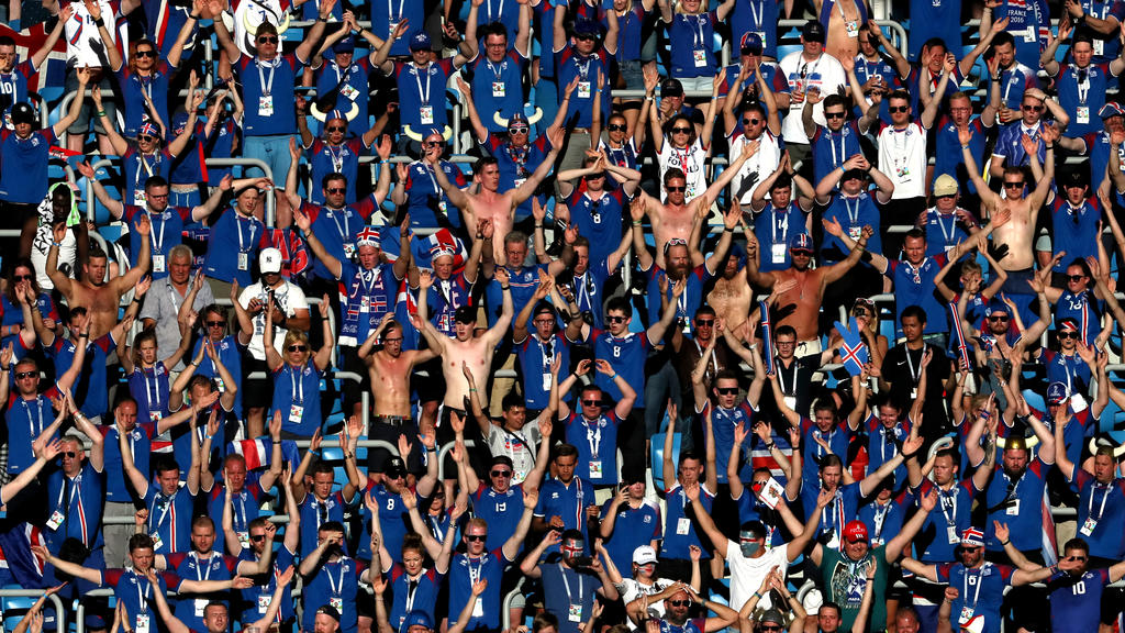 Islands Fans präsentieren ihr mächtiges 