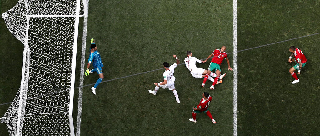 Ronaldo setzt sich durch und bringt den Ball im Tor unter