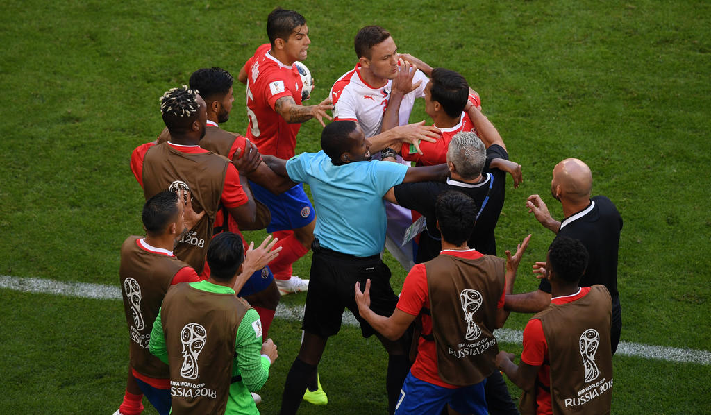 Wilde Rangelei am Seitenrand