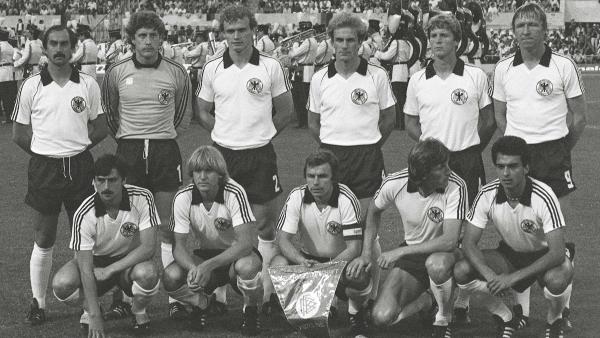 Kapitän Bernhard Dietz führte das DFB-Team zum EM-Titel '80