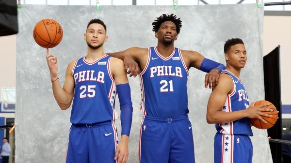 Ben Simmons (l.) sorgt in seiner Rookie-Saison für Furore