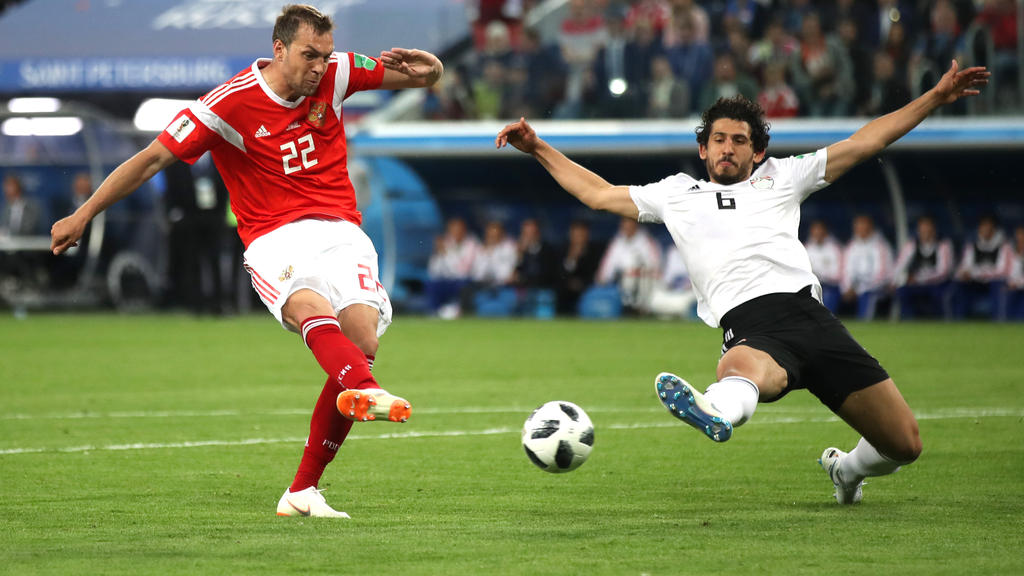 Artem Dzyuba  trifft sehenswert für seine Russen