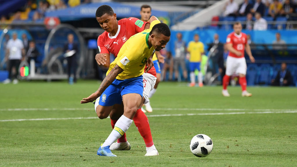 Gabriel Jesus fällt im Schweizer Strafraum - Elfer-Pfiff bleibt aus